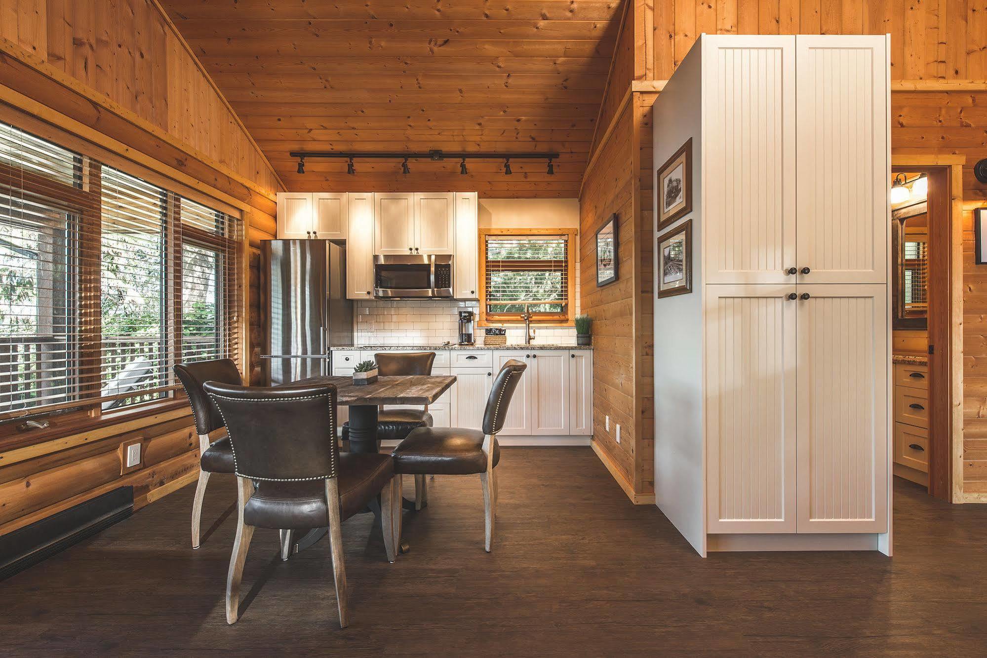 Wild Renfrew Seaside Cottages Port Renfrew Bagian luar foto