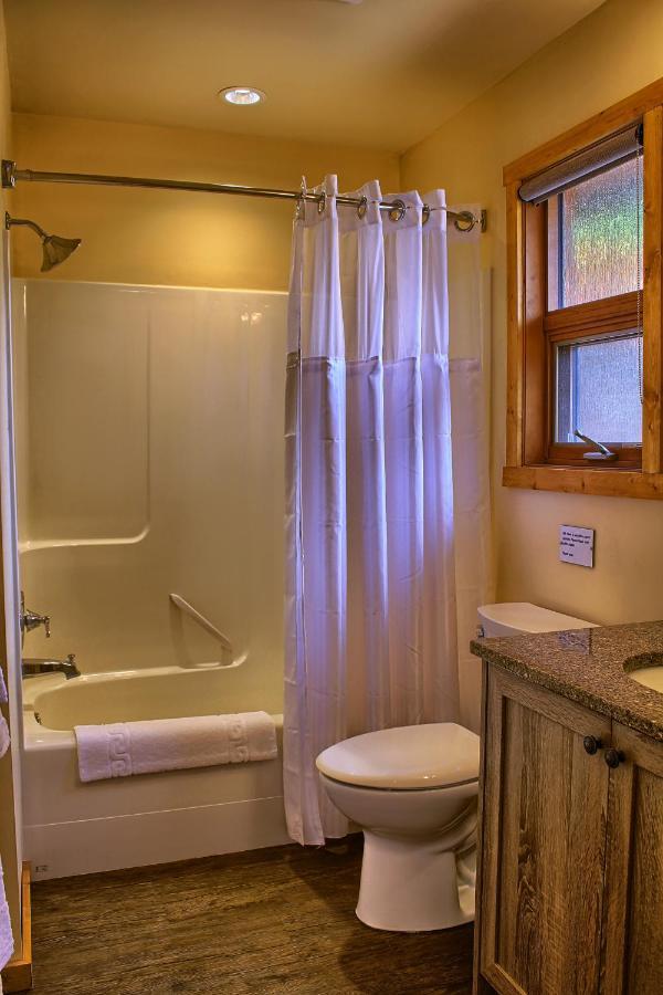 Wild Renfrew Seaside Cottages Port Renfrew Ruang foto